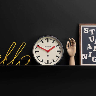 Luggage wandklok rood 30cm - Het Adres