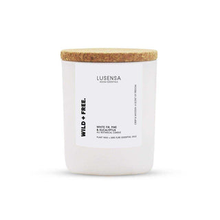 Wild & Free geurkaars 250gr van Lusensa, vrijstaand en duidelijk afgebeeld