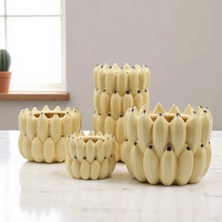 Banana Pop potten van Mansion atmosphere in verschillende formaten als collectie afgebeeld