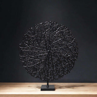Boom ornament zwart 70cm van Mansion atmosphere, toegepast in een sfeervolle interieursetting