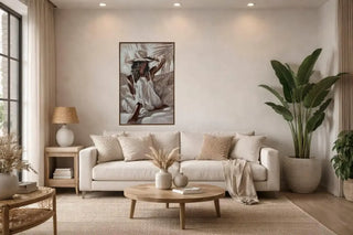 Canvas Schilderij Flora – Vrouw met Hoed 60x90 cm van Mansion atmosphere, toegepast in een sfeervolle interieursetting