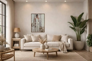 Canvas Schilderij Lucia – Vrouw in Jurk 50x70 cm van Mansion atmosphere, toegepast in een sfeervolle interieursetting