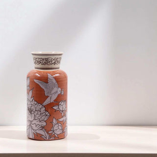 Earthy Bloom vaas bruin 24cm van Mansion atmosphere, toegepast in een sfeervolle interieursetting