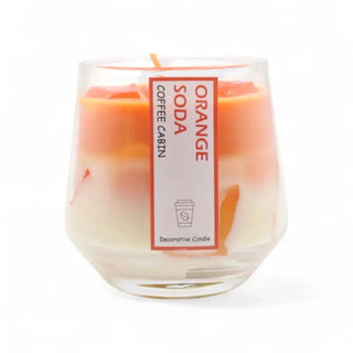 Geurkaars Orange soda groot van Mansion atmosphere, schuin bekeken met vorm en afwerking zichtbaar