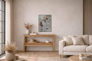 Houten Schilderij Celeste – Boho Vrouw met Hoed 30x40cm van Mansion atmosphere, toegepast in een sfeervolle interieursetting