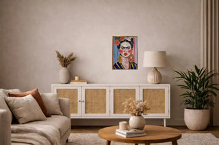 Houten Schilderij Frida Kahlo Two – Kleurrijk Portret 30x40 cm, toegepast in een sfeervolle interieursetting