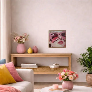 Houten Schilderij Sunglasses – Pop Art Zonnebril 30x30 cm, toegepast in een sfeervolle interieursetting