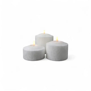Witte brede Marble ledkaarsen in drie formaten op een witte achtergrond van Mansion atmosphere