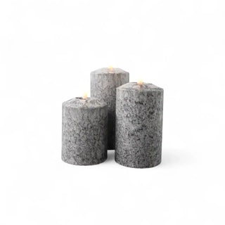 Zwarte smalle Marble ledkaarsen in drie formaten op een witte achtergrond van Mansion atmosphere