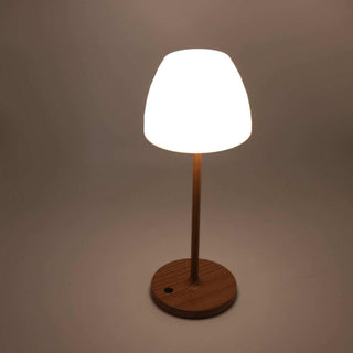 Lomo buiten tafel ledlamp wood 38cm van Mansion atmosphere, ingeschakeld met het warme licht duidelijk zichtbaar