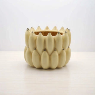 Pot Banana Pop geel 16cm van Mansion atmosphere, toegepast in een sfeervolle interieursetting