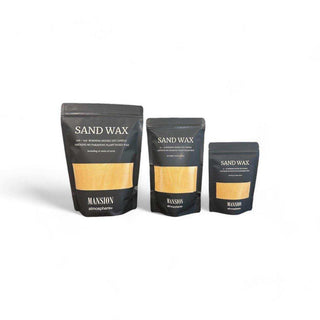 Sand Wax beige van Mansion atmosphere, met de beschikbare formaten naast elkaar zichtbaar