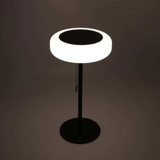 Solaro buiten tafel ledlamp zwart van Mansion atmosphere, verlicht in een sfeervolle interieursetting