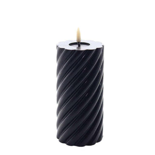 swirl led kaars rustic zwart 15x7,5cm van Mansion atmosphere, vrijstaand en duidelijk afgebeeld