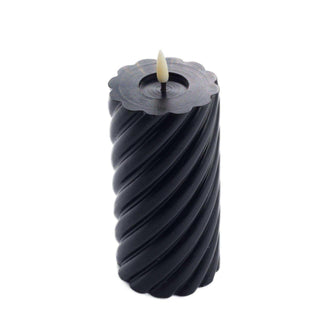 swirl led kaars zwart 15x7,5cm van Mansion atmosphere, van bovenaf met zicht op vlam en wasrand