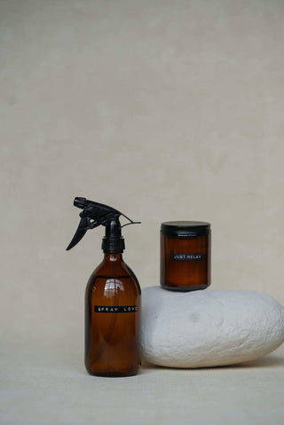 Medium geurkaars Cedar zwart - Het Adres