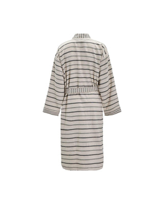 Badjas True klein off white van Meraki, van opzij met vorm en afwerking zichtbaar