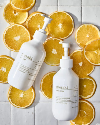 Cadeaubox Warm orange Winter moment - set van 2 van Meraki, toegepast in een rustige badkameromgeving