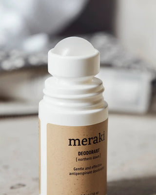 Deodorant Northern dawn van Meraki, in een gestileerde detailopstelling