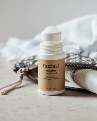 Deodorant Northern dawn van Meraki, toegepast in een sfeervolle interieursetting