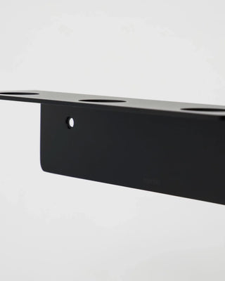 Flessen wandhouder zwart - 3 flessen van Meraki, van dichtbij met productdetails duidelijk zichtbaar