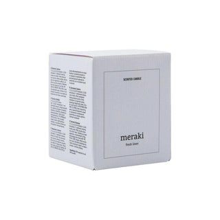 Geurkaars Fresh Linen medium van Meraki, schuin bekeken met vorm en afwerking zichtbaar