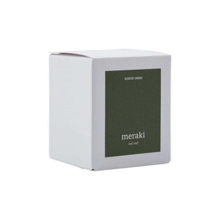 Geurkaars Oud Leaf medium van Meraki, schuin bekeken met vorm en afwerking zichtbaar