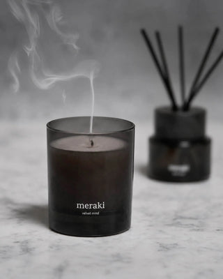 Geurkaars Velvet Mind - 200 g van Meraki, toegepast in een sfeervolle interieursetting