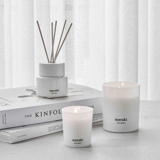 Geurkaarsen set Fresh Linen klein van Meraki, met stof en structuur van dichtbij zichtbaar