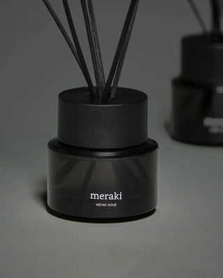 Geurstokjes Velvet Mind - 100 ml van Meraki, toegepast in een sfeervolle interieursetting