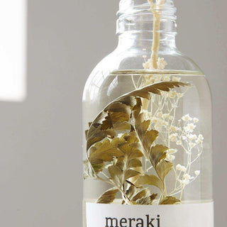 Detail van de Meraki Verbena Drizzle geurdiffuser met gedroogde bladeren