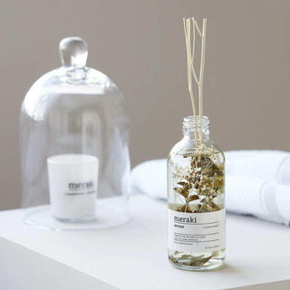 Meraki geurdiffuser met droge bloemen en houten stokjes, voor een frisse sfeer in huis
