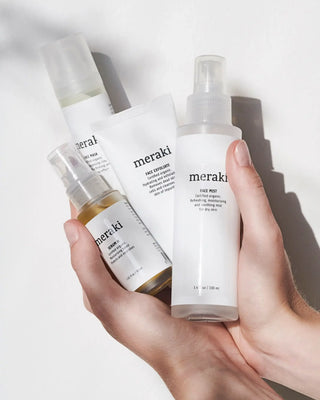 Gezichts-peeling Meraki 100ml van Meraki, toegepast in een sfeervolle interieursetting