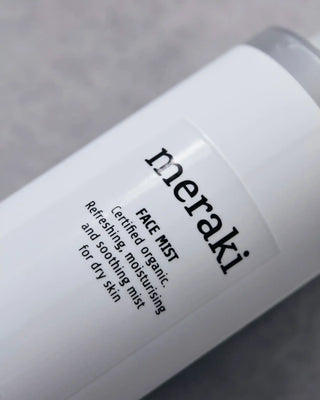 Gezichtsspray 100ml van Meraki, in een gestileerde detailopstelling