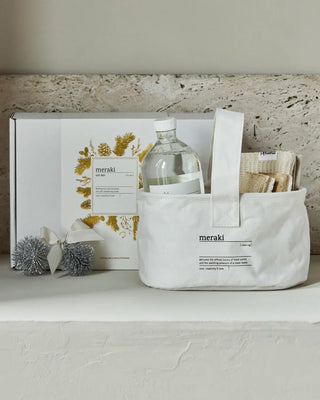 Gift box all round Clean van Meraki, toegepast in een rustige badkameromgeving