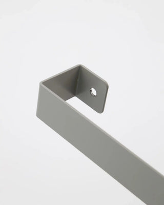 Grijze metalen beugel voor stellingkast v1 van Meraki, vanuit een aanvullend productaanzicht