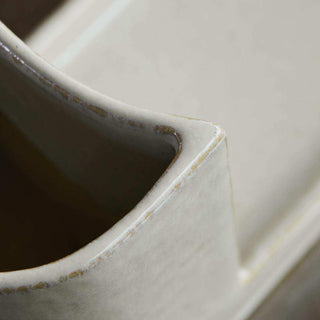 Grote borstel en zeephouder Datura grey van Meraki, van dichtbij met etiket en productstructuur zichtbaar