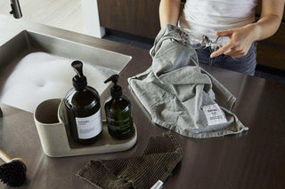 Grote borstel en zeephouder Datura grey van Meraki, met verpakking en productdetails zichtbaar