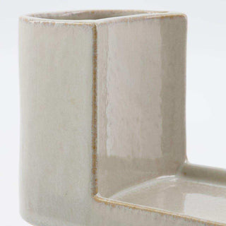Grote borstel en zeephouder Datura grey van Meraki, tijdens gebruik in de badkamer of keuken, vanuit een tweede beeldhoek