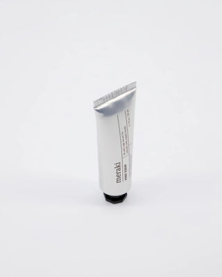 Hand serum 50ml van Meraki, van opzij met vorm en afwerking zichtbaar