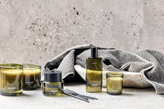 Kamerspray Oud Leaf - 100ml van Meraki, met verpakking en productdetails zichtbaar