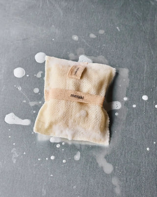 Katoenen washandje eucalyptus 140g van Meraki, toegepast in een rustige badkameromgeving