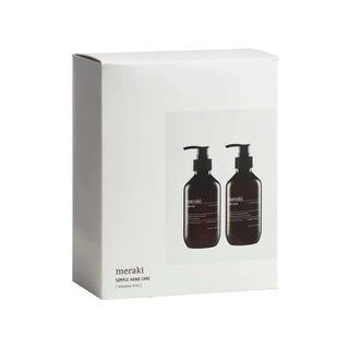 Schuin vooraanzicht van Meraki Meadow Bliss cadeaubox met zichtbare linkerzijkant
