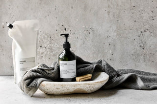 Navulling handzeep Linen dew 1 liter van Meraki, met materiaal en afwerking van dichtbij zichtbaar