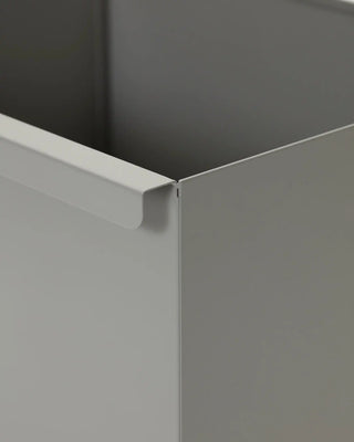Opbergbak stellingkast grijs metaal 78x30cm van Meraki, in een gestileerde detailopstelling