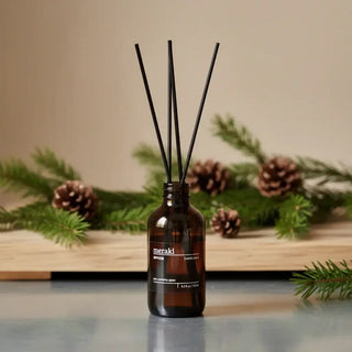 Reed Diffuser Nordic Pine – 120 ml van Meraki, toegepast in een rustige badkameromgeving