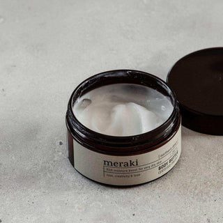 Scrub & Butter set van Meraki, toegepast in een sfeervolle interieursetting