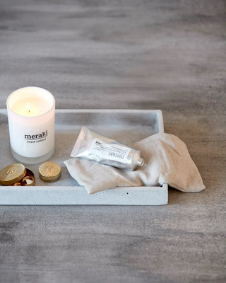 Therapie oogkussen beige Meraki van Meraki, toegepast in een rustige badkameromgeving