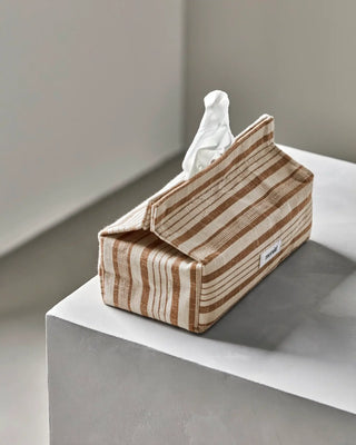 Tissuehouder Tissue Terracotta van Meraki, toegepast in een rustige badkameromgeving