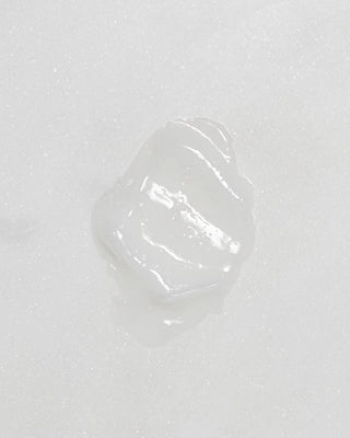 Vochtinbrengende shampoo Soft Allure - 490 ml van Meraki, in een gestileerde detailopstelling